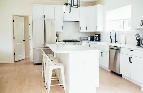 East Marion House | Brand New! 6BR, 4.5 Bath, Pool, Hot Tub, Walk to Beach