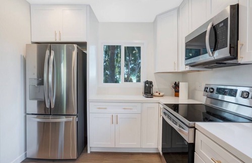 Lincoln Acres House | Brand New Adorable 2B Guest house with private parking