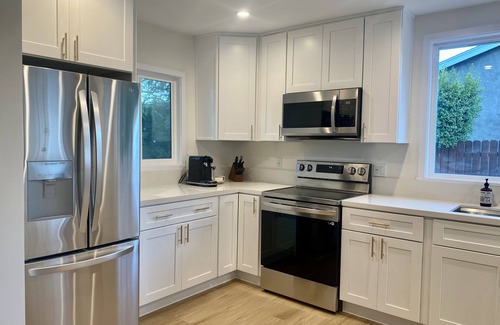 Lincoln Acres House | Brand New Adorable 2B Guest house with private parking