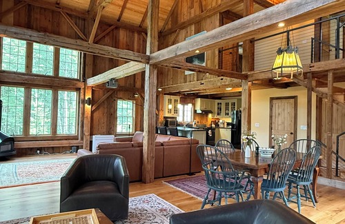 Granville House | BRAND NEW: Beautifully Restored Timber Frame Barn w/Hot Tub & Movie Theater