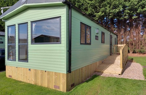 Knaresborough House | Brand new caravan with outdoor swimming & ramp to decking, no steps
