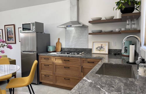 Glenwood Cottage | Brand New Charming Guest House in lovely Northwest Glendale CA. Private &Quiet