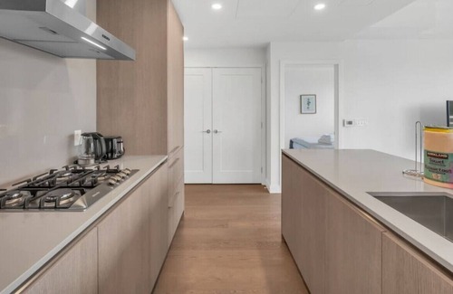 Riley Park-Little Mountain Apartment | Brand new Cozy 2.5bd 2ba Apt@QueenEliz Park