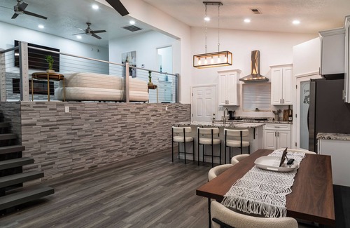 Northwest Heights Bed & Breakfast | Brand new house in the Palisades hills with city and Mountain Views