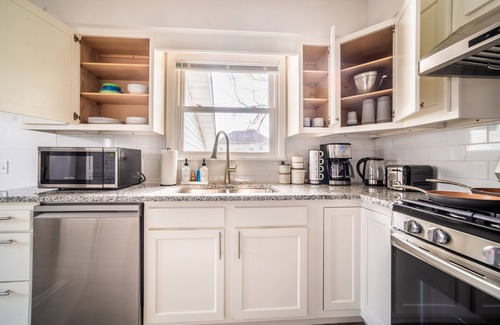 Vermilion House | Brand New Luxurious Retreat near Downtown Vermilion and Beach