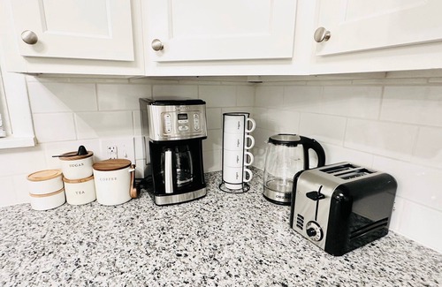 Vermilion House | Brand New Luxurious Retreat near Downtown Vermilion and Beach