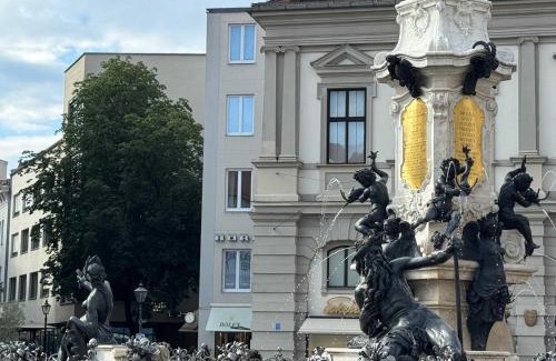 Innenstadt - Sankt Ulrich-Dom Apartment | Brand new luxury apartment on Rathausplatz