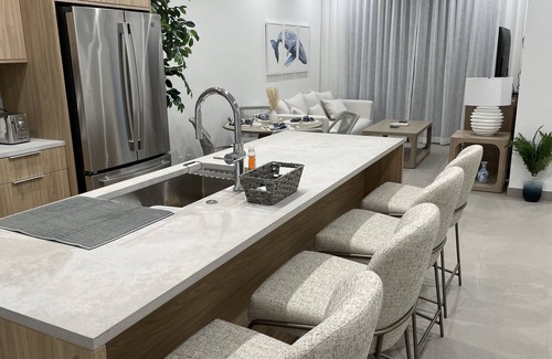 Grace Bay Condo | Brand New, Luxury Top Floor Condo w/Den