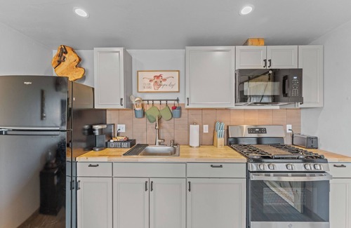 Wickenburg House | Brand new private secluded bungalow with breath taking views!