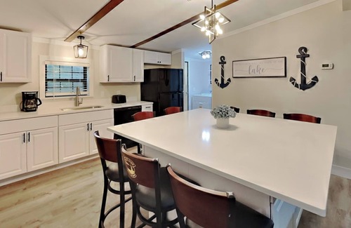 Put-in-Bay House | Brand New Remodel! Stylish 3BR/2BA Island Escape for 8 – House 68