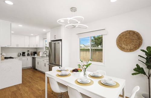 Riverview West House | Brand New Remodeled 4 Bedroom House by Disneyland