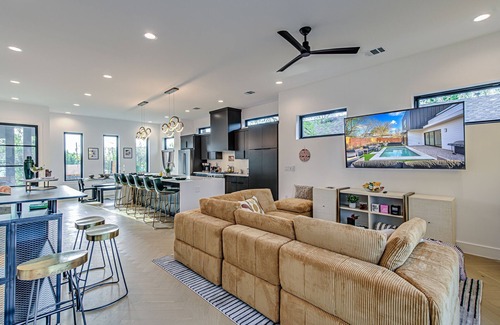 Chestnut House | Brand New Stylish 4 BDRM Home W/Pool In DT Austin Near SXSW Top Spots!