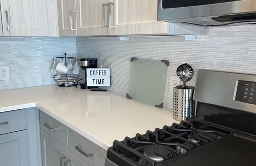 Greenway Plaza-Upper Kirby Apartment | Brand New Stylish One Bedroom Apartment