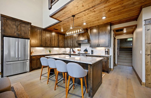 Broken Bow Cabin | Brand New The Lookout: Pool, Pond, Fun Slide, Scavenger Hunt, EV Tesla Outlet, Pet Friendly