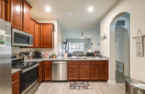 Seffner Community Alliance House | Brandon Duplex w/Screened-In Porch & Pool Table!