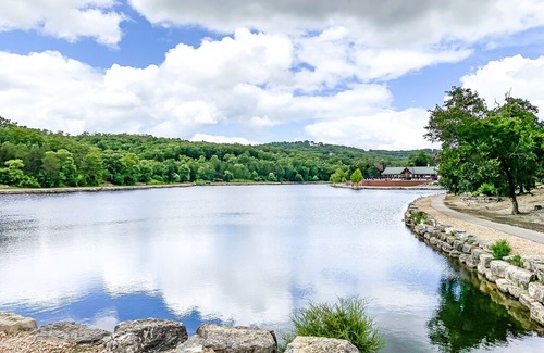 Reeds Spring Cabin | Branson Cabin with two Master Suites!