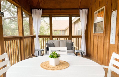 Reeds Spring Cabin | Branson Cabin with Two Primary Suites!