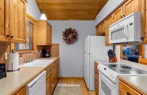 Reeds Spring Cabin | Branson Family Cabin - Resort Access, Fish & Golf, Close to SDC and the Strip