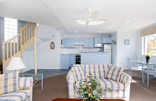 Mollymook Villa | Breakers 7- Located in the golden triangle of beautiful Mollymook Beach.