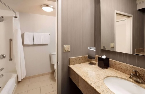 Laguna Hills Hotel | Breath of Fresh Air! Pet-Friendly w/Pool Near Big Air Trampoline Park