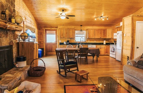 Oakpark Cabin | Breathe deep, stay cozy — spacious log cabin living on 30 acres in Aroda, VA