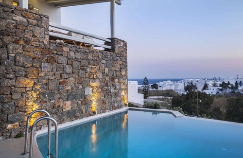 Platis Gialos Villa | Breathtaking 6 Bed in Platis Gialos