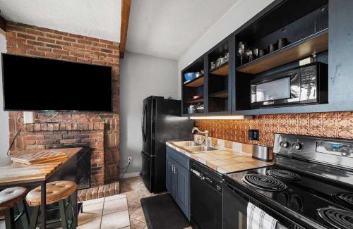 Mount Washington Apartment | Breathtaking City View 1 Bed Stylish & Serene