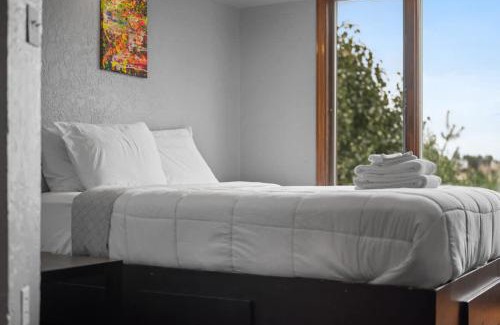 Mount Washington Apartment | Breathtaking City View 1 Bed Stylish & Serene