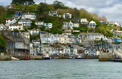 West Looe Apartment | Breathtaking Coastal, Harbour and Countryside Views.