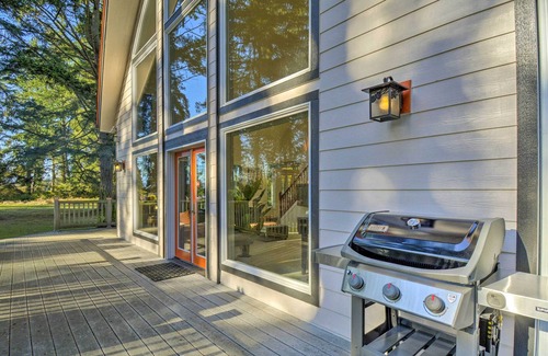 Hansville Cabin | Breathtaking Hansville Cabin w/ Fire Pit!