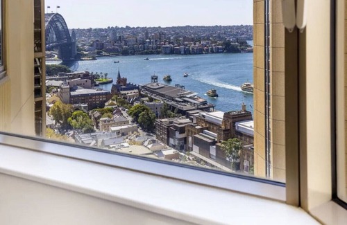 The Rocks Apartment | Breathtaking Harbour Bridge Views in Prime Locale!