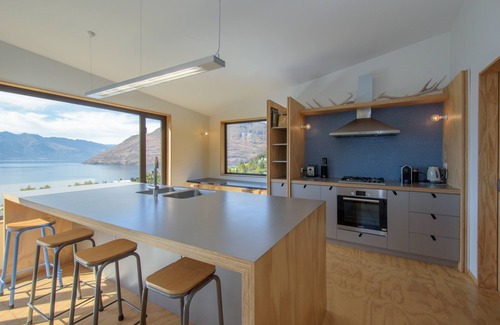 Fernhill House | Breathtaking mountain views over Lake Wakatipu