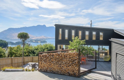 Fernhill House | Breathtaking mountain views over Lake Wakatipu