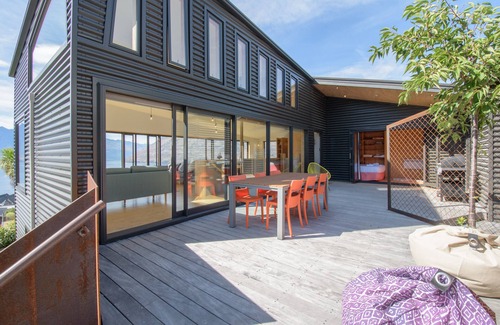 Fernhill House | Breathtaking mountain views over Lake Wakatipu