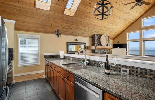 Logsden House | Breathtaking Ocean Front Views, Hot Tub, Fireplace, Deck, Steps from Sandy Beach, Pet Friendly