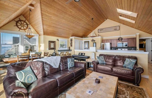 Logsden House | Breathtaking Ocean Front Views, Hot Tub, Fireplace, Deck, Steps from Sandy Beach, Pet Friendly