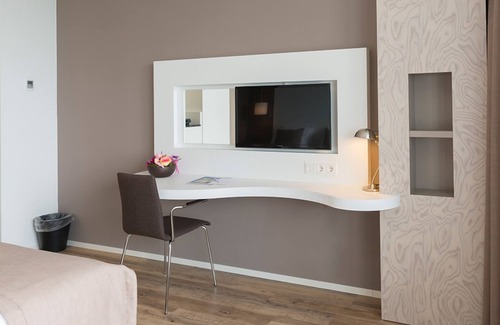 Wageningen Hotel | Breathtaking Stay w/Spa & Scenic Surroundings | Local Dining & Nature Spots