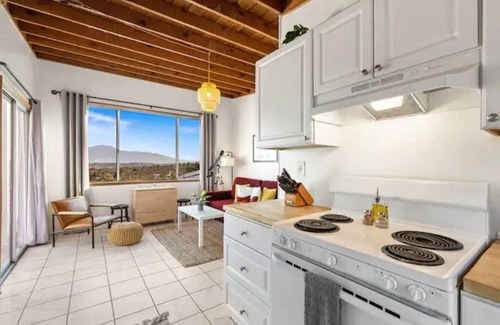 Morongo Valley House | Breathtaking Views, Incredible Stargazing, Hot Tub & Cowboy Tub, on Private Lot