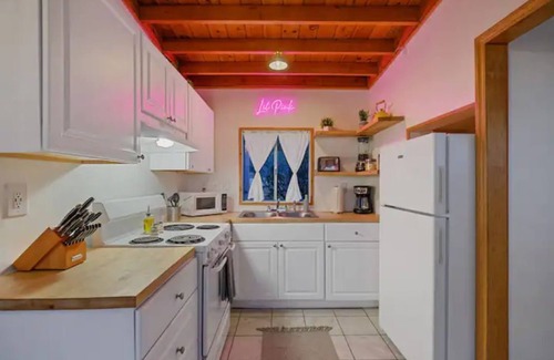 Morongo Valley House | Breathtaking Views, Incredible Stargazing, Hot Tub & Cowboy Tub, on Private Lot