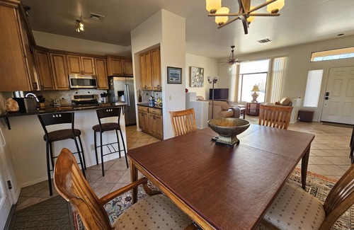 Houghton House | Breathtaking views in Tucson - Relax and refresh in a peaceful neighborhood.