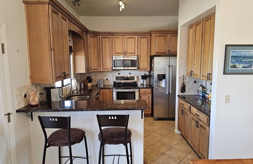 Houghton House | Breathtaking views in Tucson - Relax and refresh in a peaceful neighborhood.