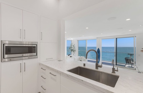 Eastern Malibu Villa | Breathtaking Views Malibu