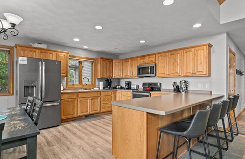 Fremont House | Breathtaking Waterfront Home on Lake Poygan - Sleeps 10!