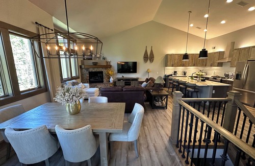 Peak 8 House | Breckenridge 5 Star Mountain Townhome with Private Hot Tub