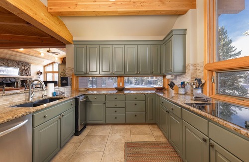 Weisshorn Villa | Breckenridge 52 - Seven Bedroom Villa, Sleeps 16