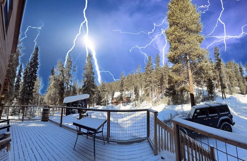 Blue River Cabin | Breckenridge Cabin with Sauna + Private Forest/Stream access