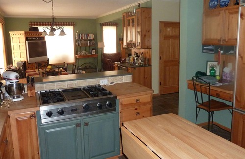 Breckenridge Heights House | Breckenridge Retreat, quiet, pet friendly, beautiful views, gourmet kitchen
