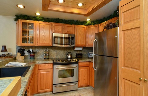 Peak 9 Condo | Breckenridge Ski In Ski Out Condo, Great Views, Pool & Hot Tubs, Walk to Town