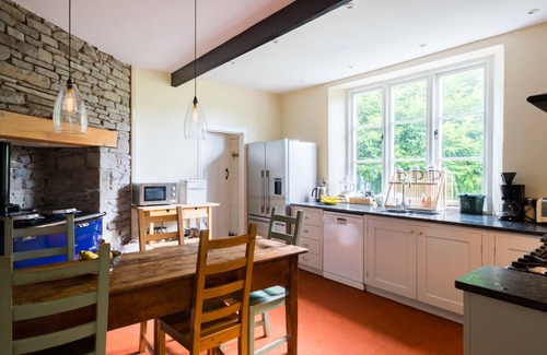 Crickhowell House | Brecon Beacons Country Home, sleeps 15+ family/pet friendly, perfect for walking
