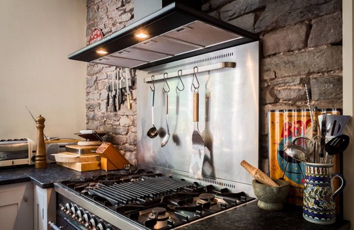 Crickhowell House | Brecon Beacons Country Home, sleeps 15+ family/pet friendly, perfect for walking